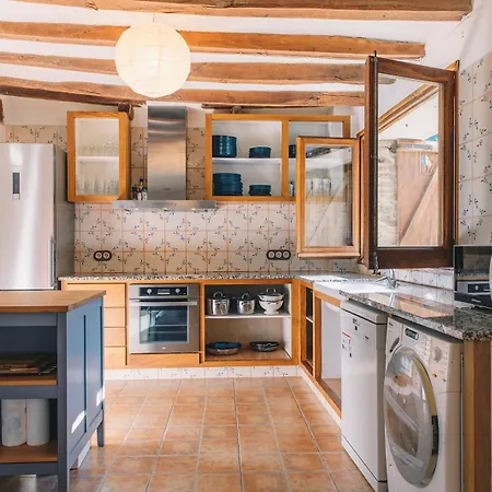Blanc Holiday home Montagut