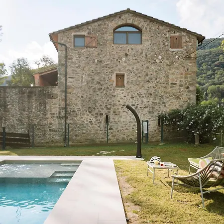 Blanc Holiday home Montagut
